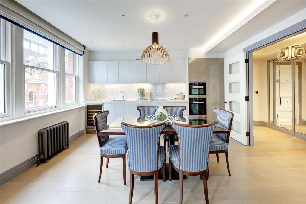 Beautiful Luxury Home in Covent Garden view 2