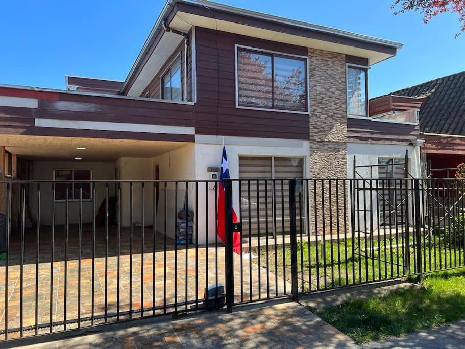 Amplia Casa Familiar con Piscina Privada