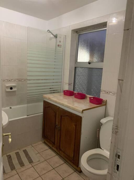 Amplia Casa Familiar con Piscina Privada