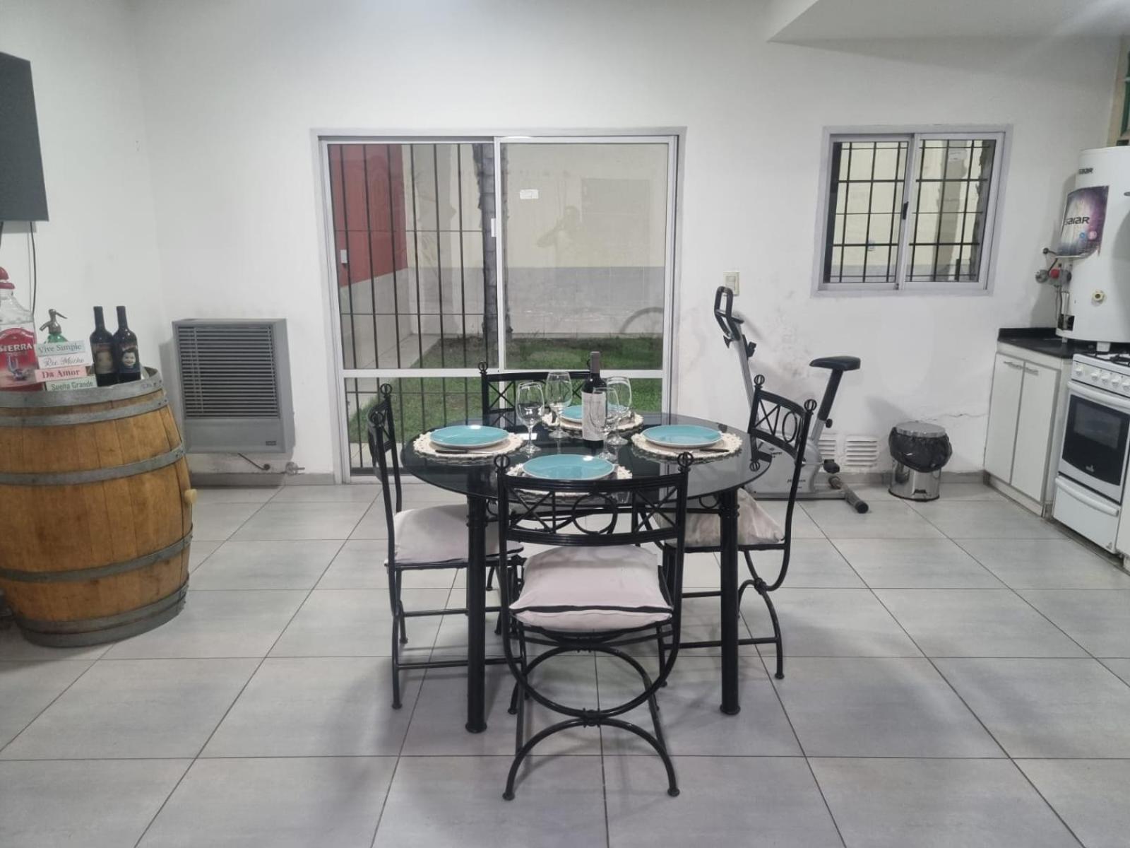 Moderna y hermosa Casa-Duplex con piscina y excelente ubicación