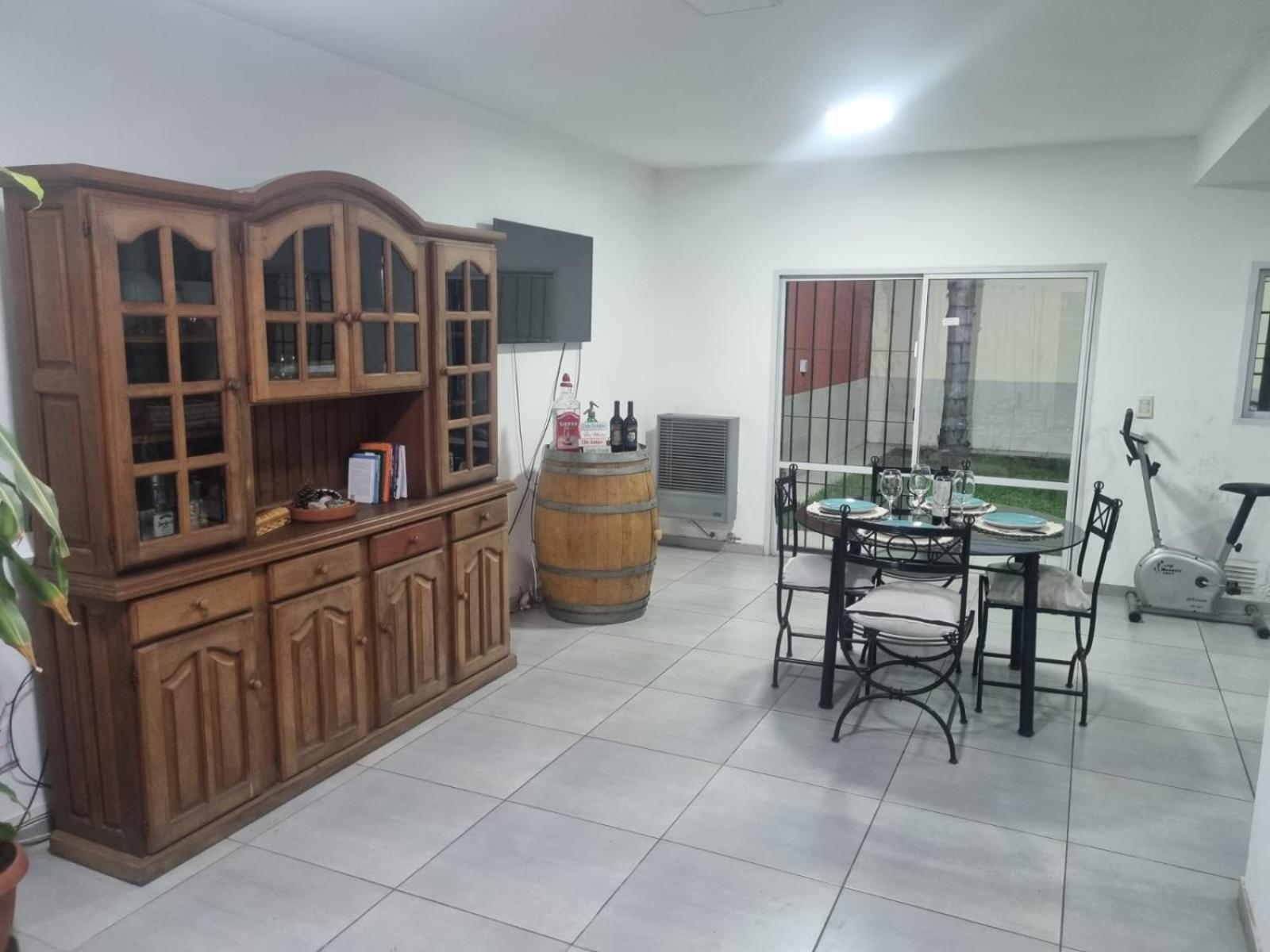Moderna y hermosa Casa-Duplex con piscina y excelente ubicación