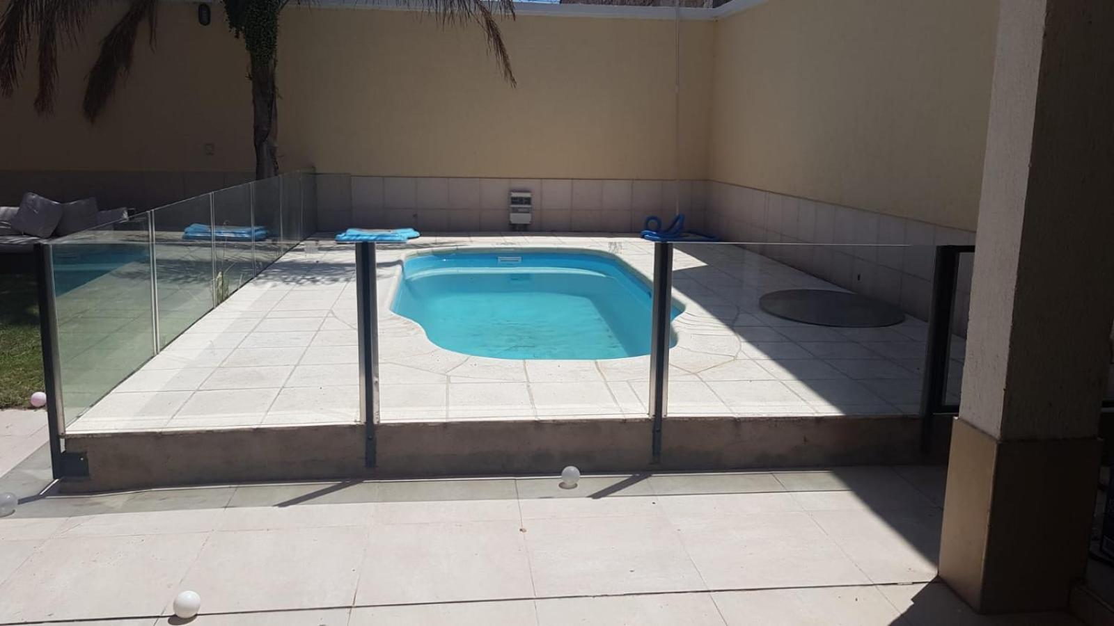 Moderna y hermosa Casa-Duplex con piscina y excelente ubicación