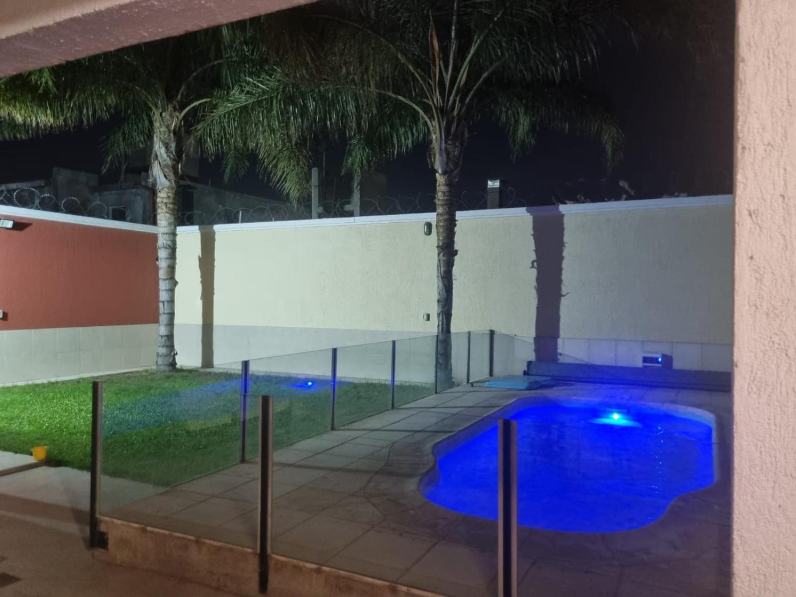 Moderna y hermosa Casa-Duplex con piscina y excelente ubicación