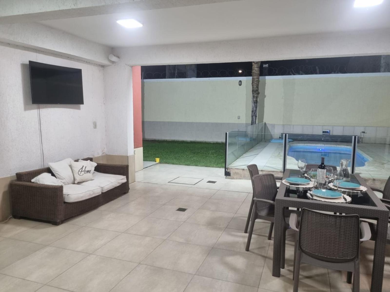 Moderna y hermosa Casa-Duplex con piscina y excelente ubicación