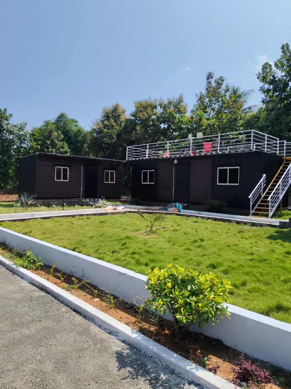 Hangout Hills Resorts