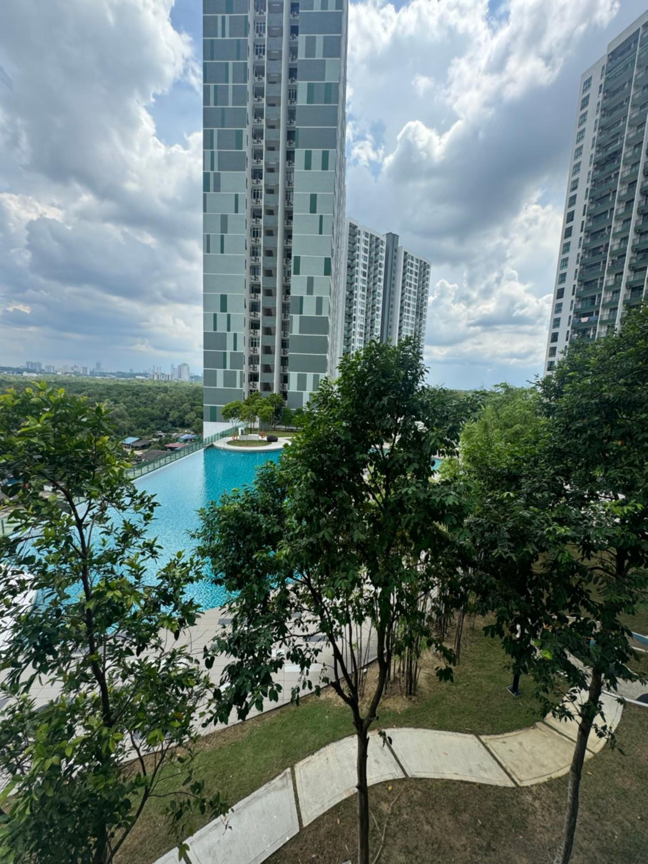HomeNest JB City Poolview suite by Cozy Home