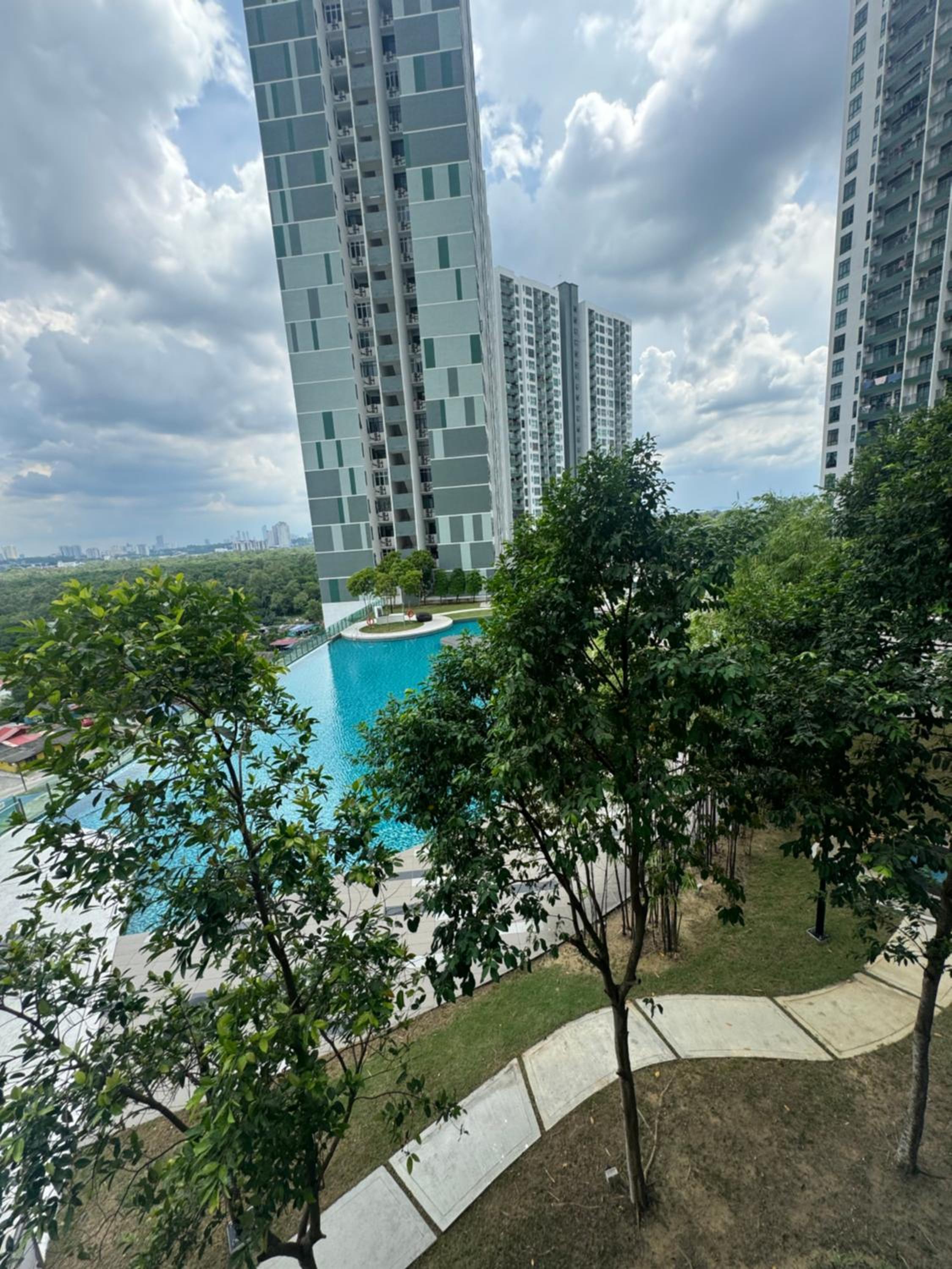 HomeNest JB City Poolview suite by Cozy Home