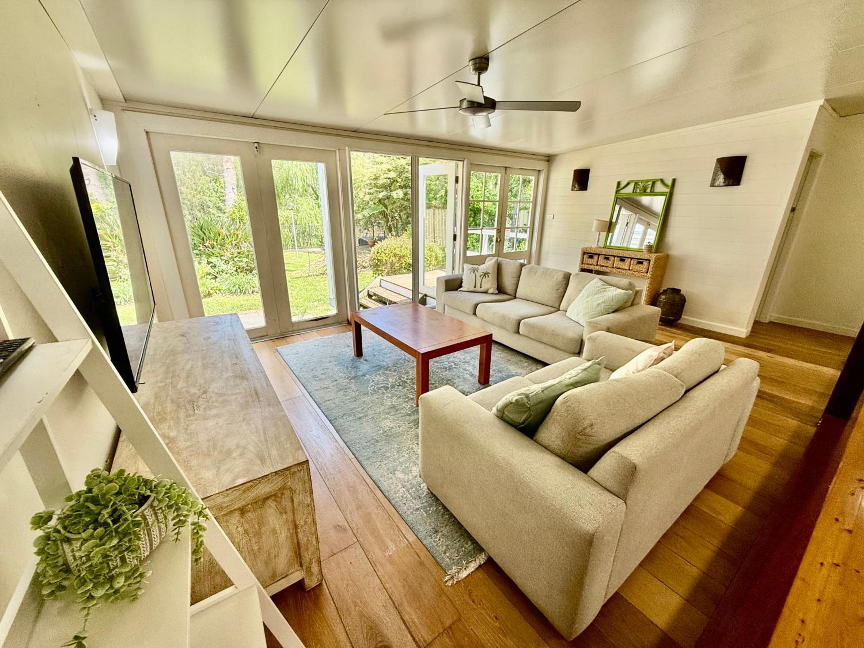 Pen-Y-Pont 4 bedroom riverfront retreat with cottage charm