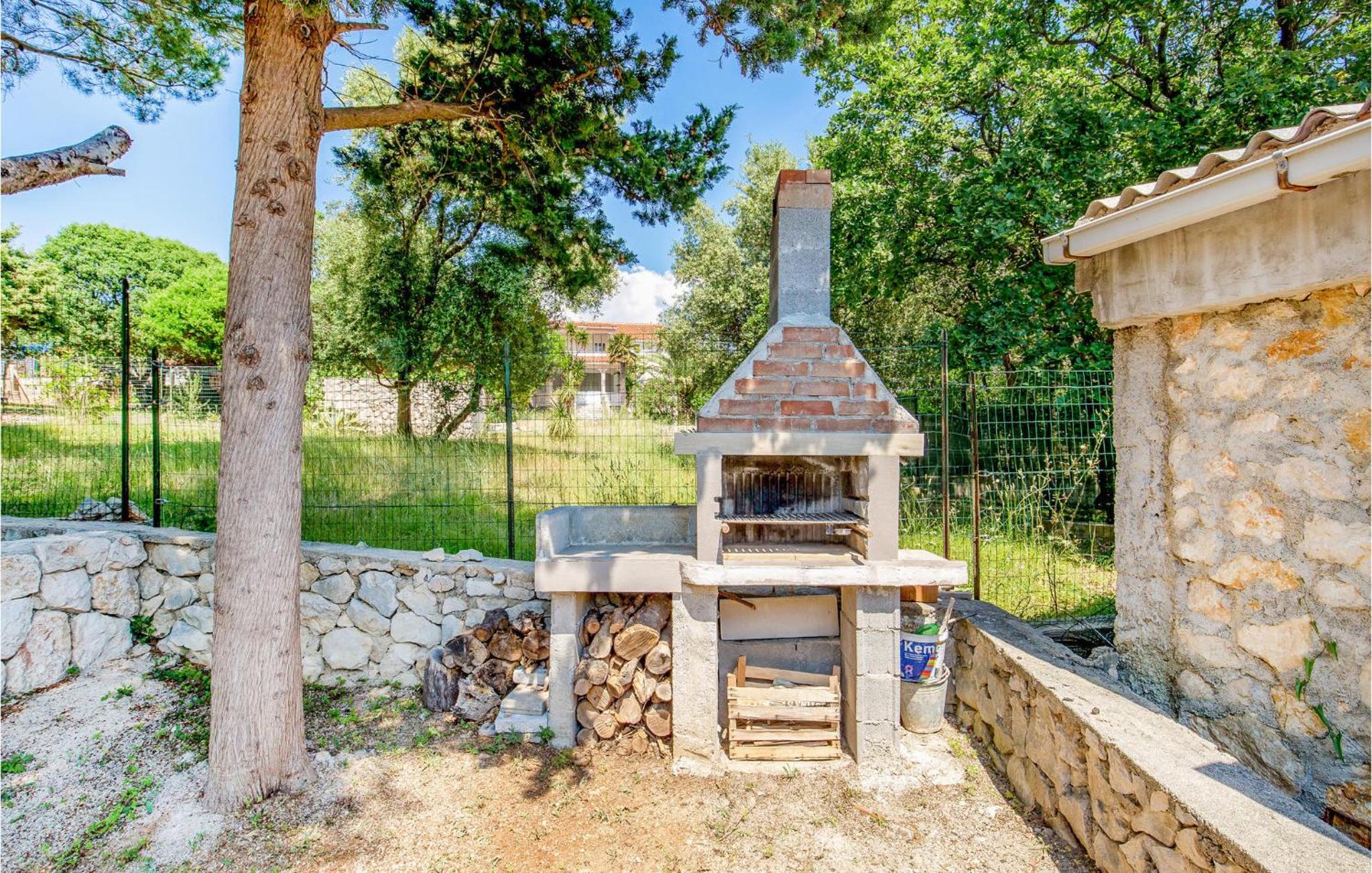 2 Bedroom Lovely Apartment In Potocnica
