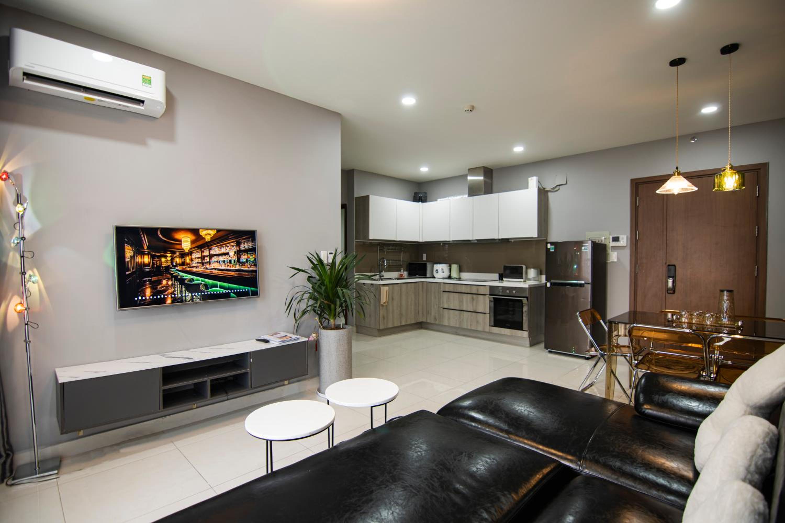 DOJI HOMES at Grand Riverside- FREE POOL