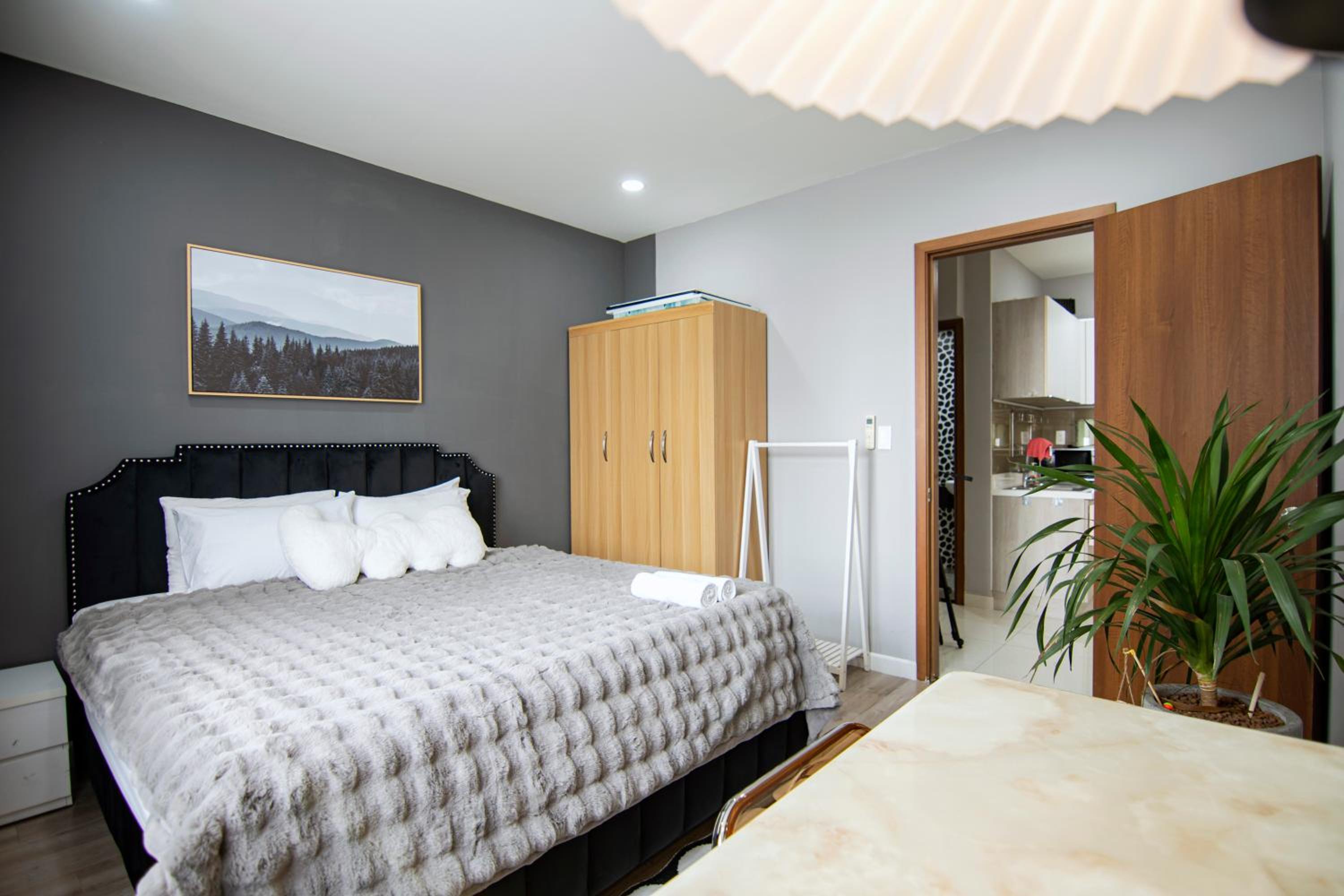 DOJI HOMES at Grand Riverside- FREE POOL