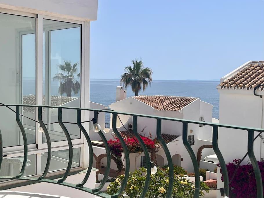 Nyrenoverat! Beachfront townhouse med pool