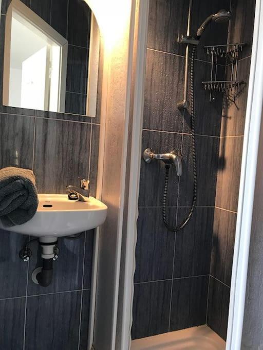 Nyrenoverat! Beachfront townhouse med pool