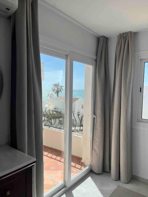 Nyrenoverat! Beachfront townhouse med pool