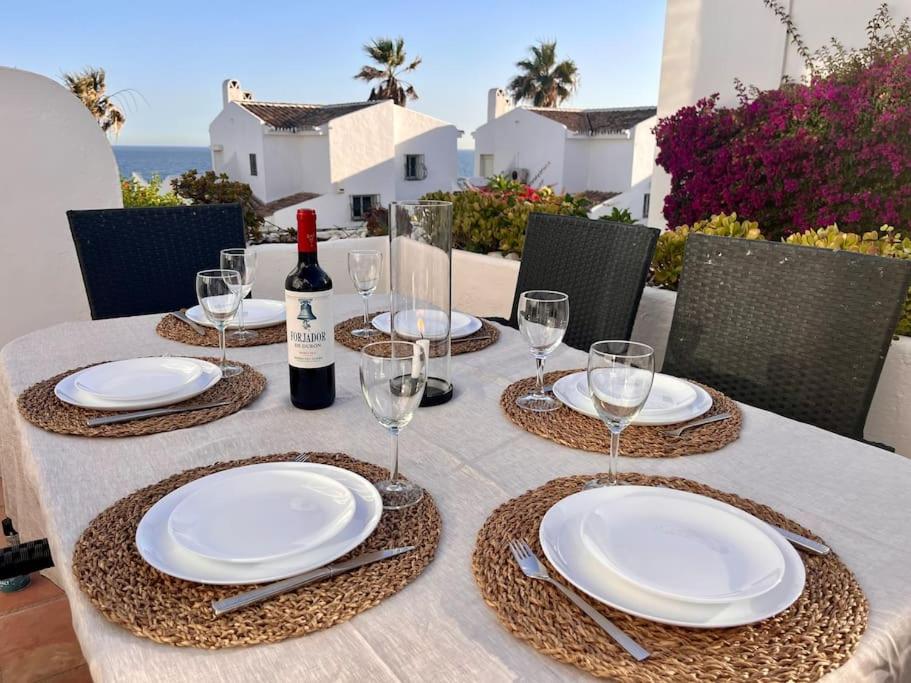 Nyrenoverat! Beachfront townhouse med pool