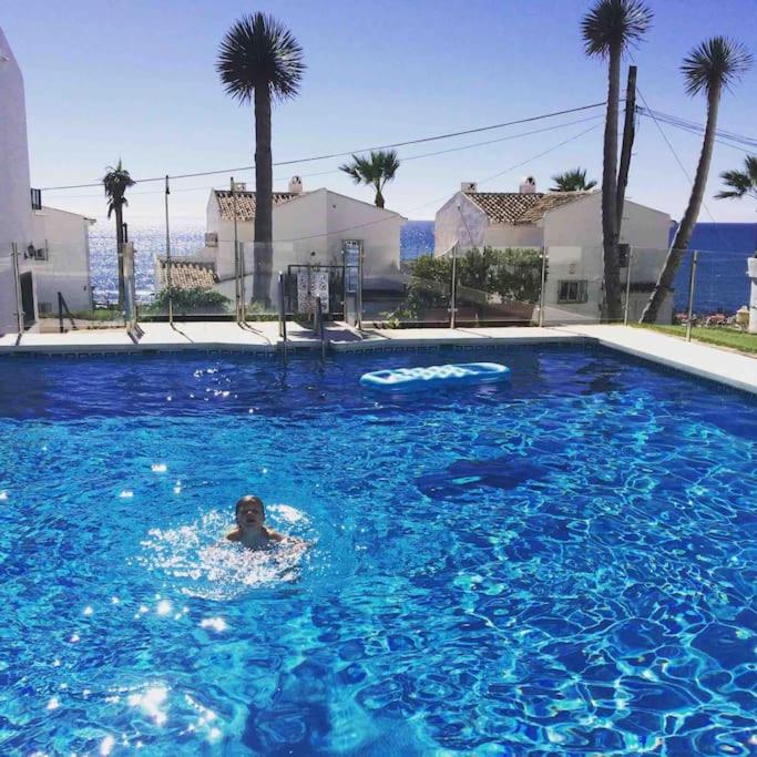 Nyrenoverat! Beachfront townhouse med pool