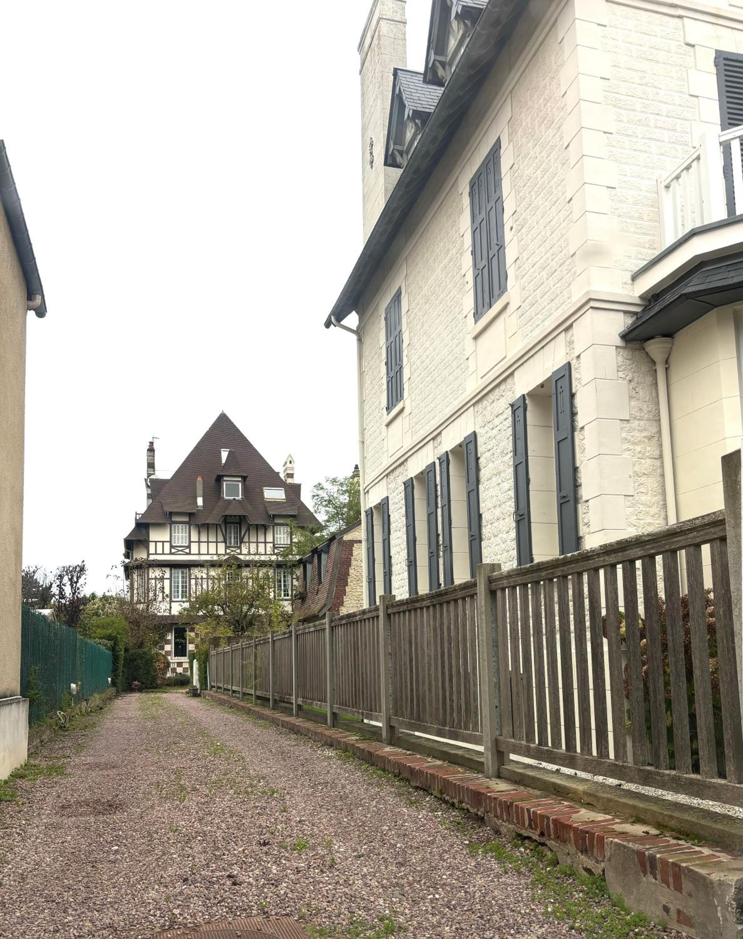 Vue Mer, Deauville Parking