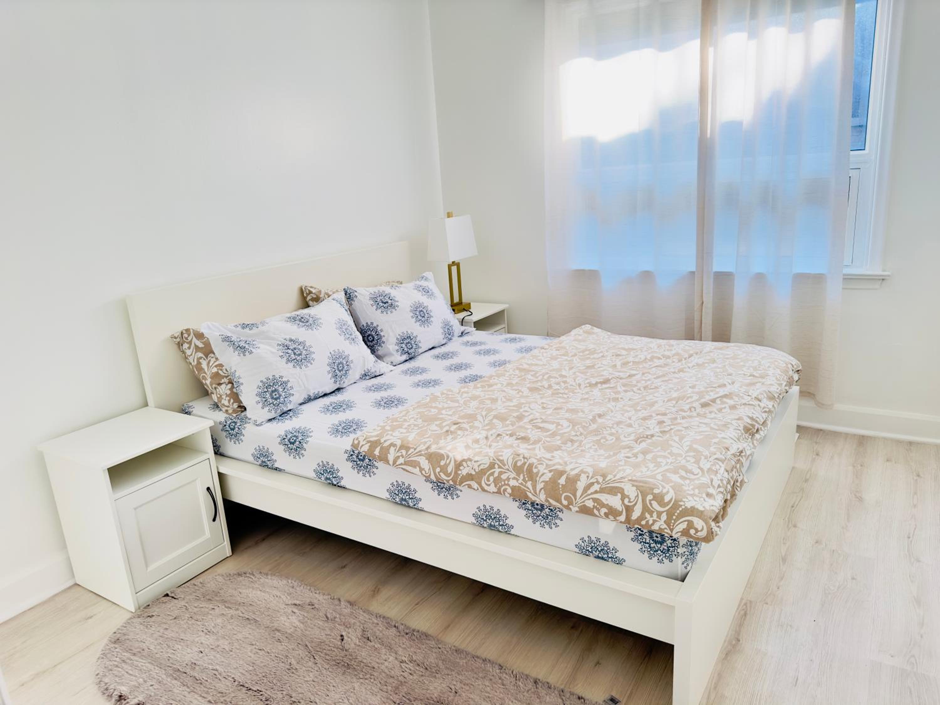 Amazing Home Near Toronto Airport with 2 Parking