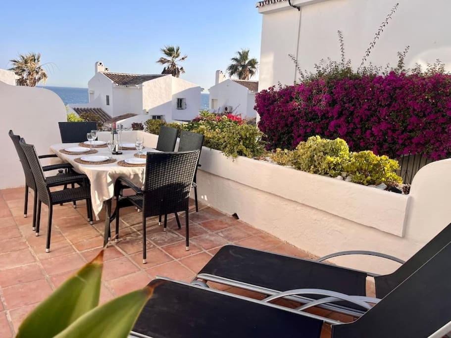 Nyrenoverat! Beachfront townhouse med pool