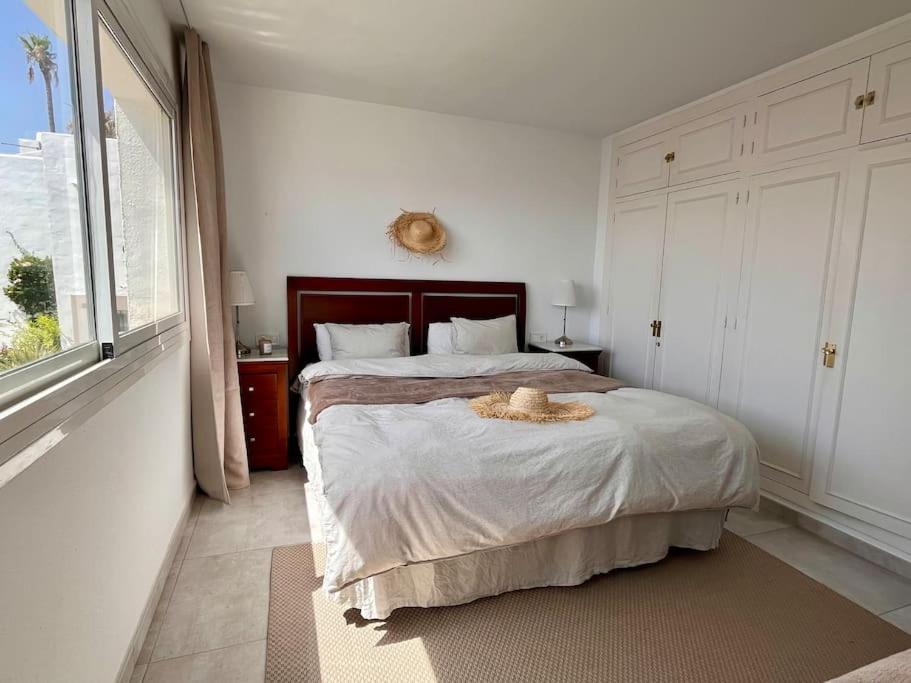 Nyrenoverat! Beachfront townhouse med pool