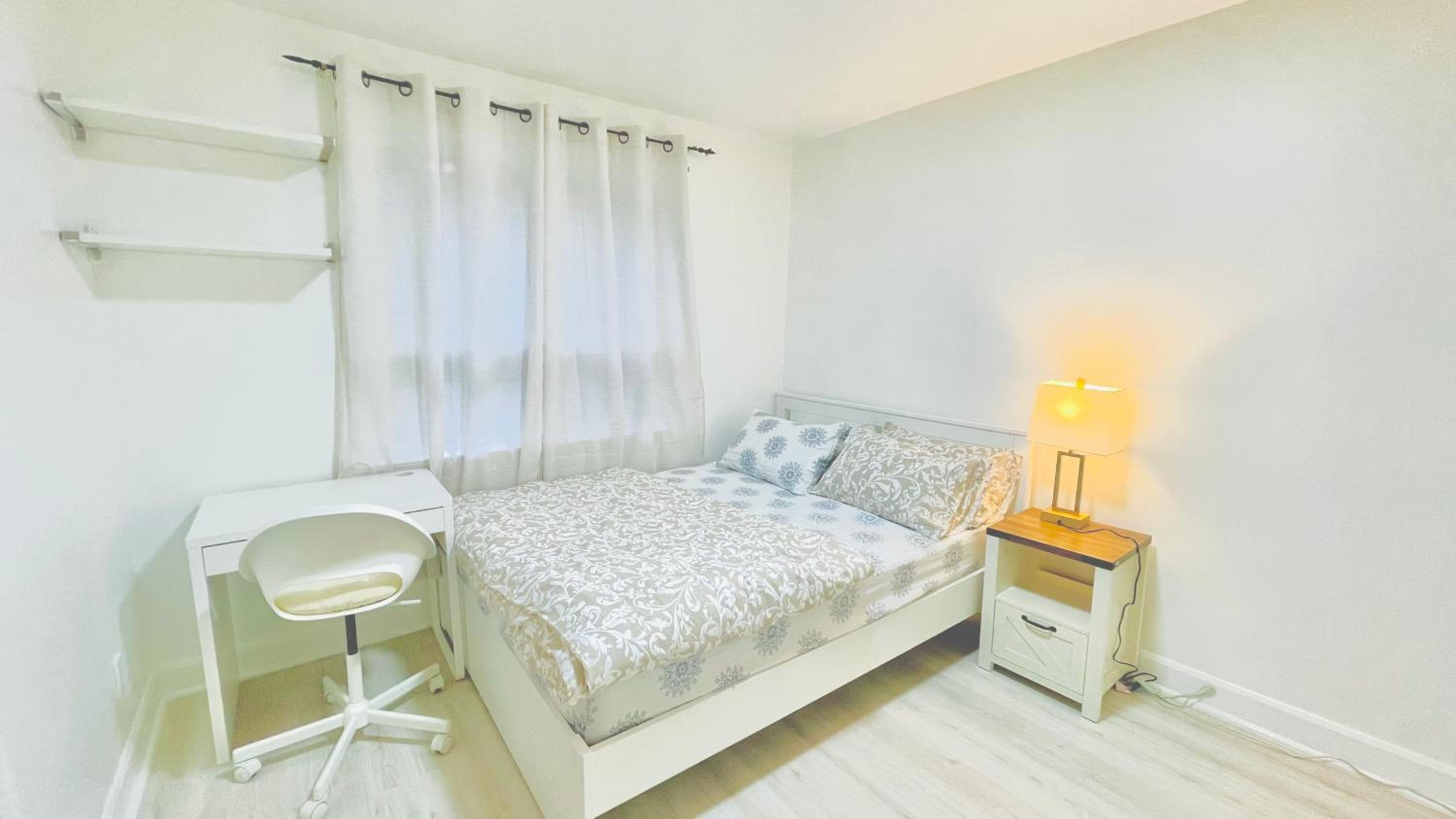 Amazing Home Near Toronto Airport with 2 Parking