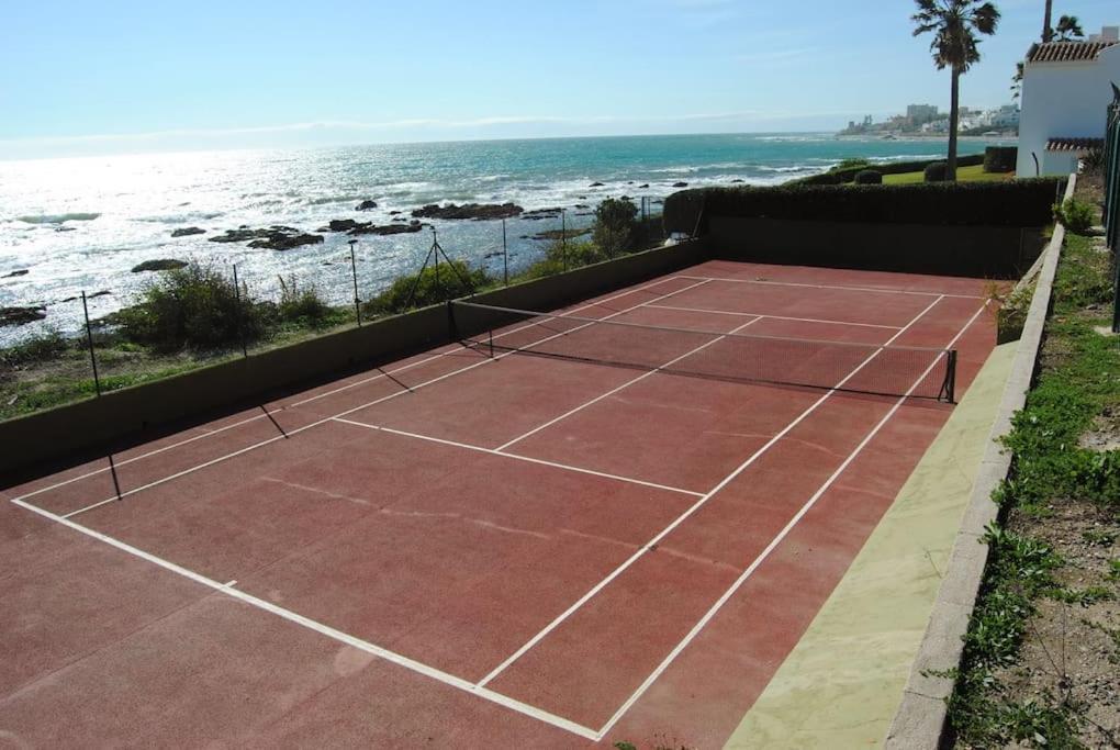 Nyrenoverat! Beachfront townhouse med pool