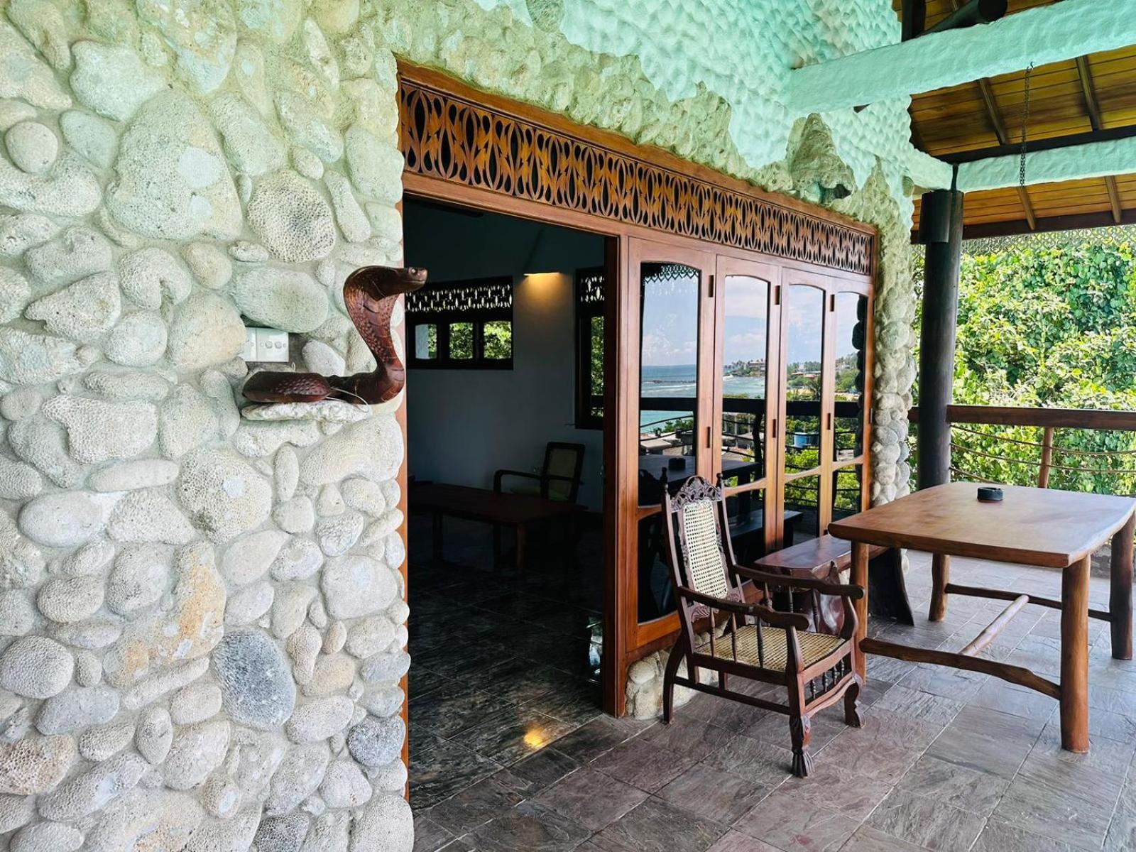 Penthouse On The Rocks