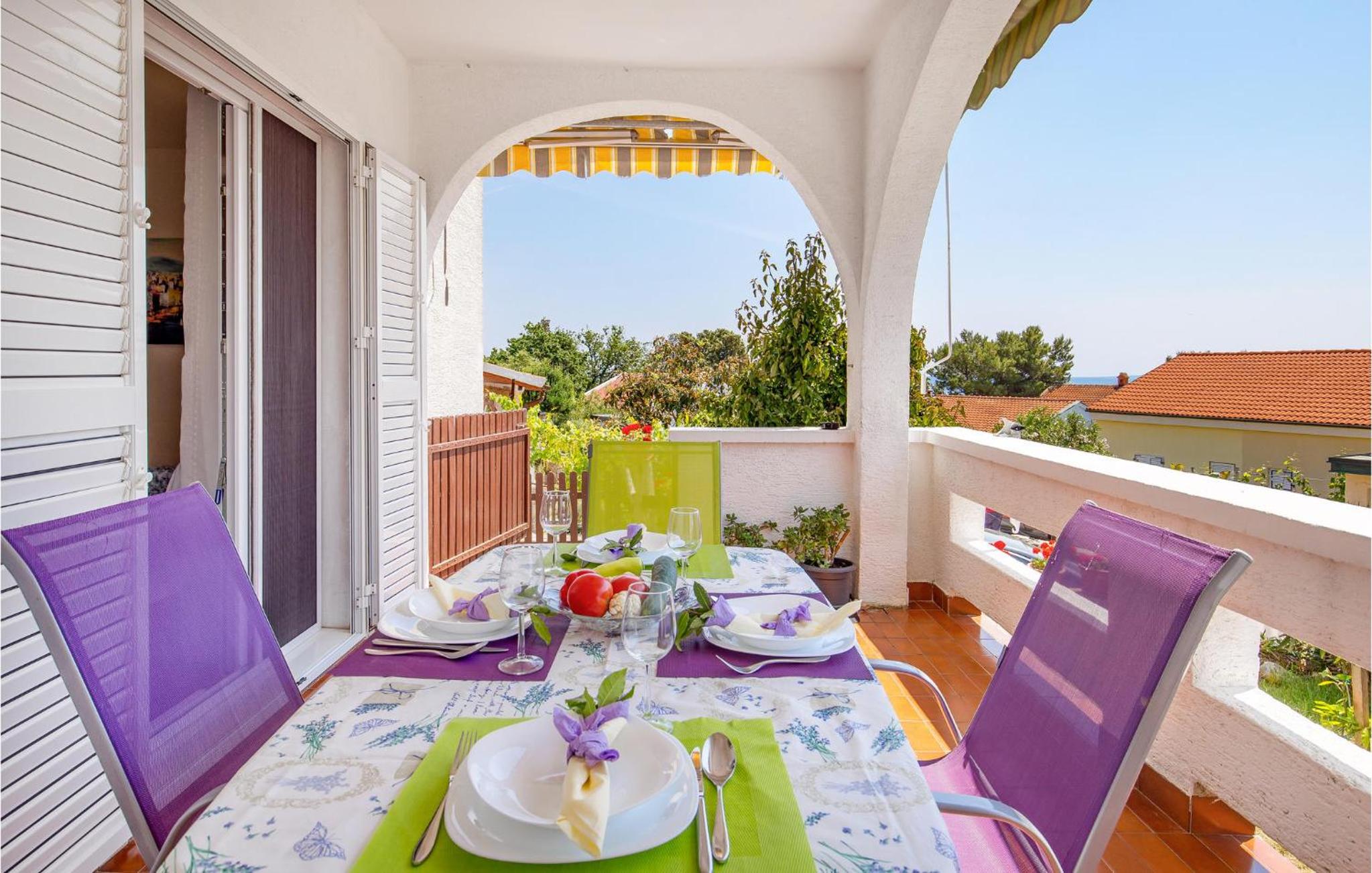 2 Bedroom Lovely Apartment In Potocnica