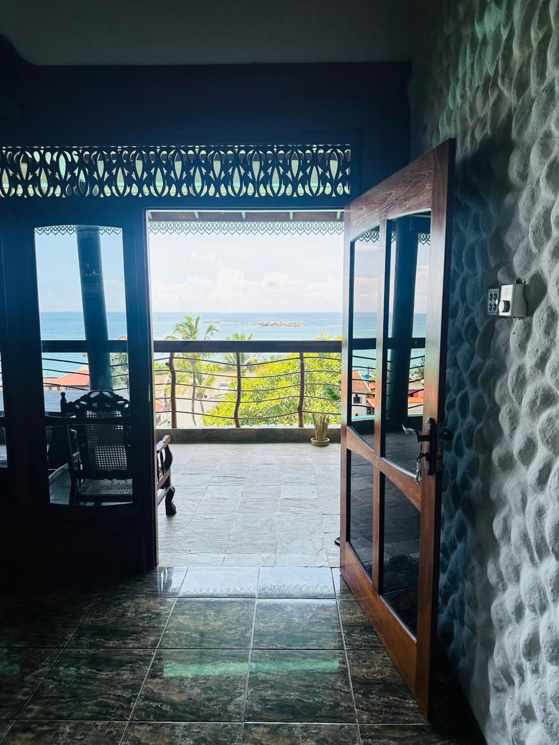 Penthouse On The Rocks
