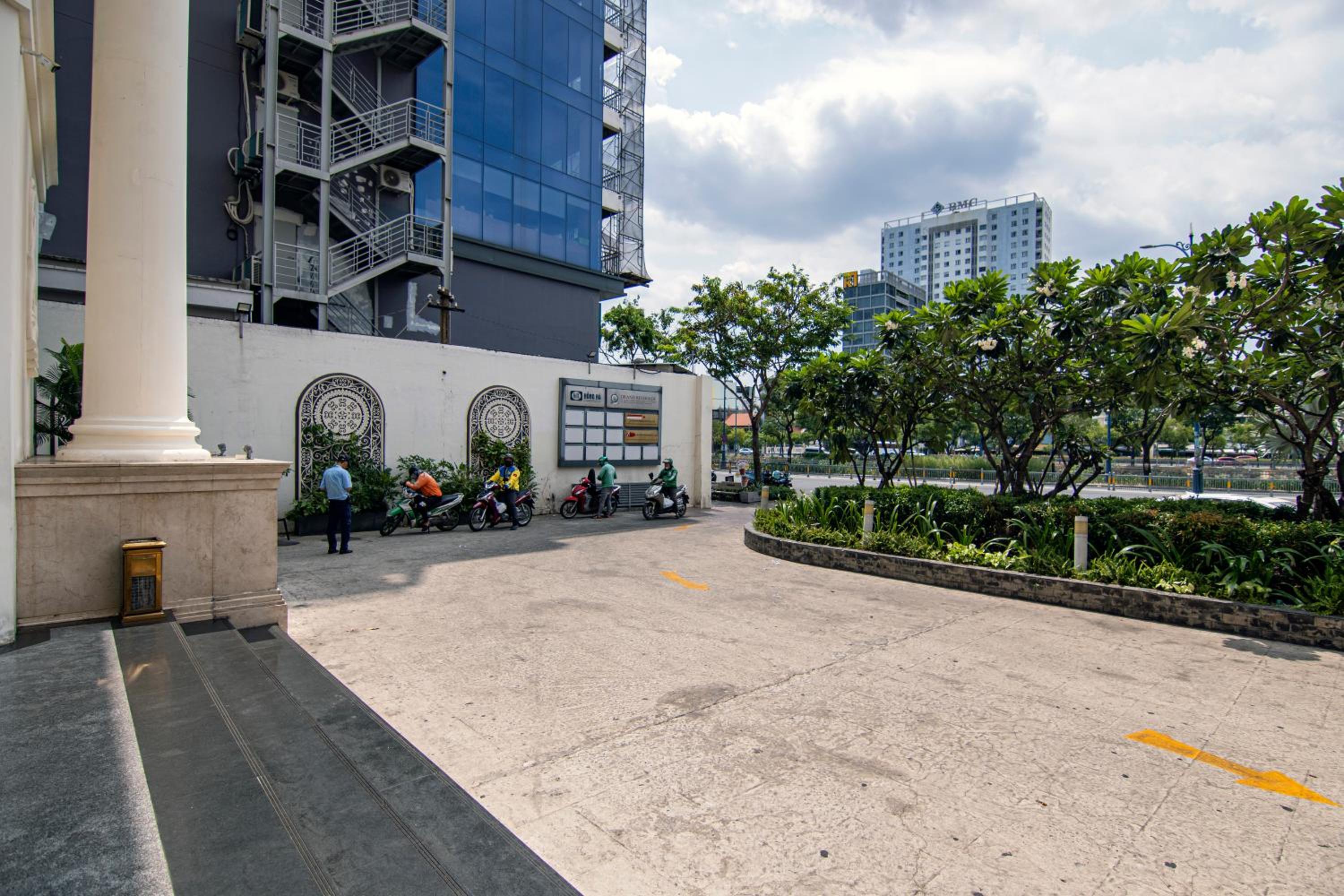 DOJI HOMES at Grand Riverside- FREE POOL