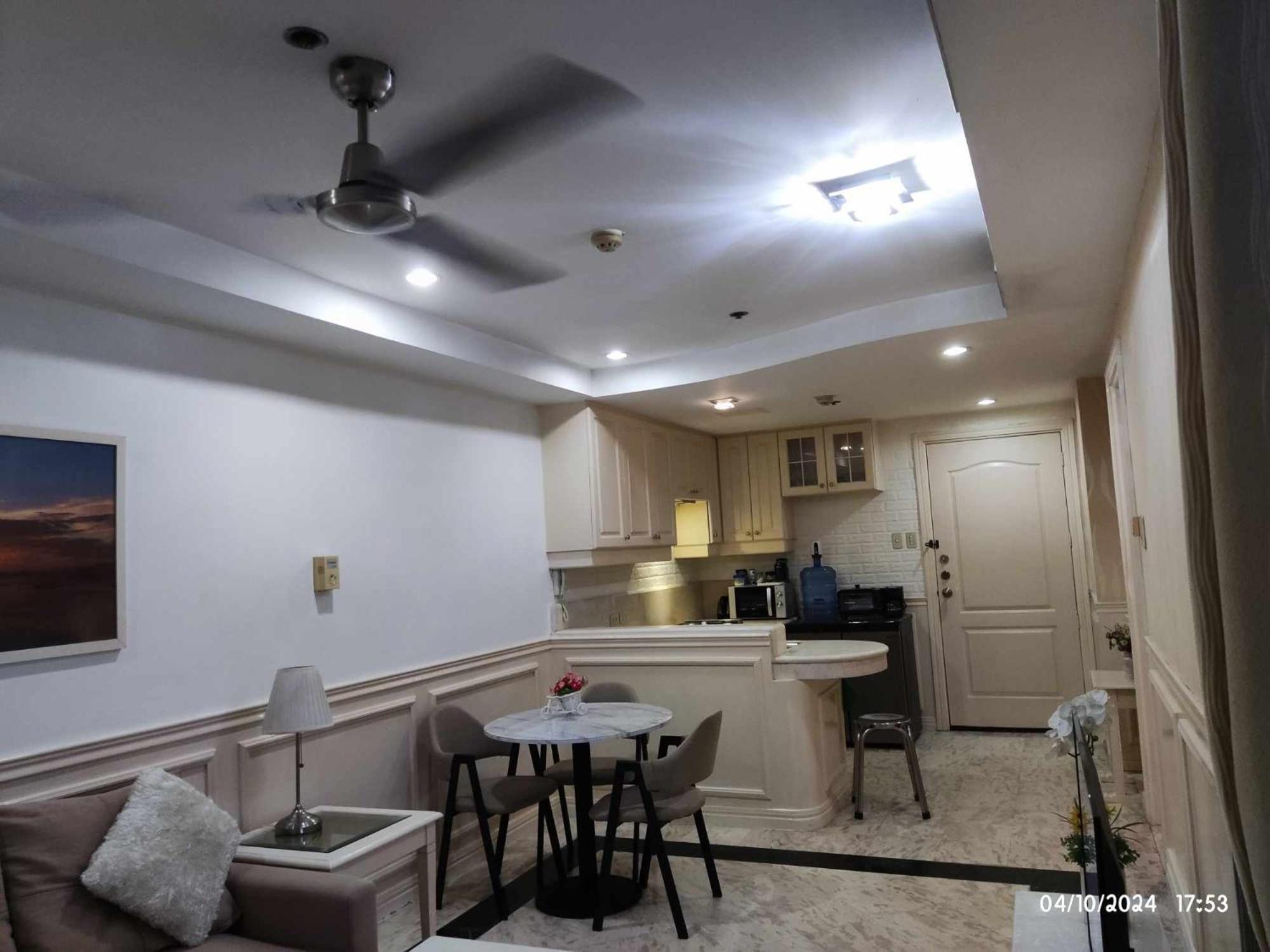 Condo With Balcony And Bayview In Malate, Manila view 2