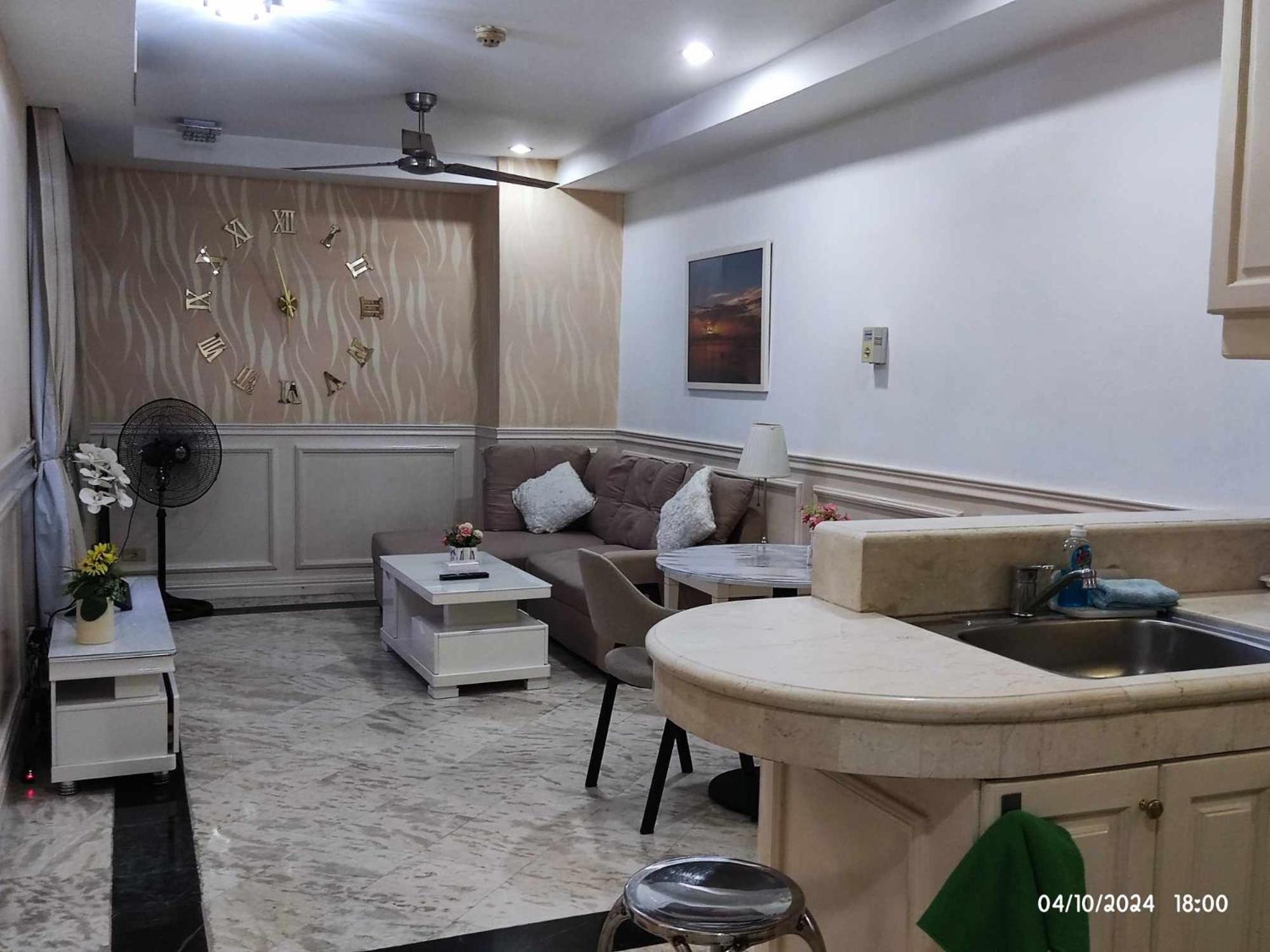 Condo With Balcony And Bayview In Malate, Manila view 4