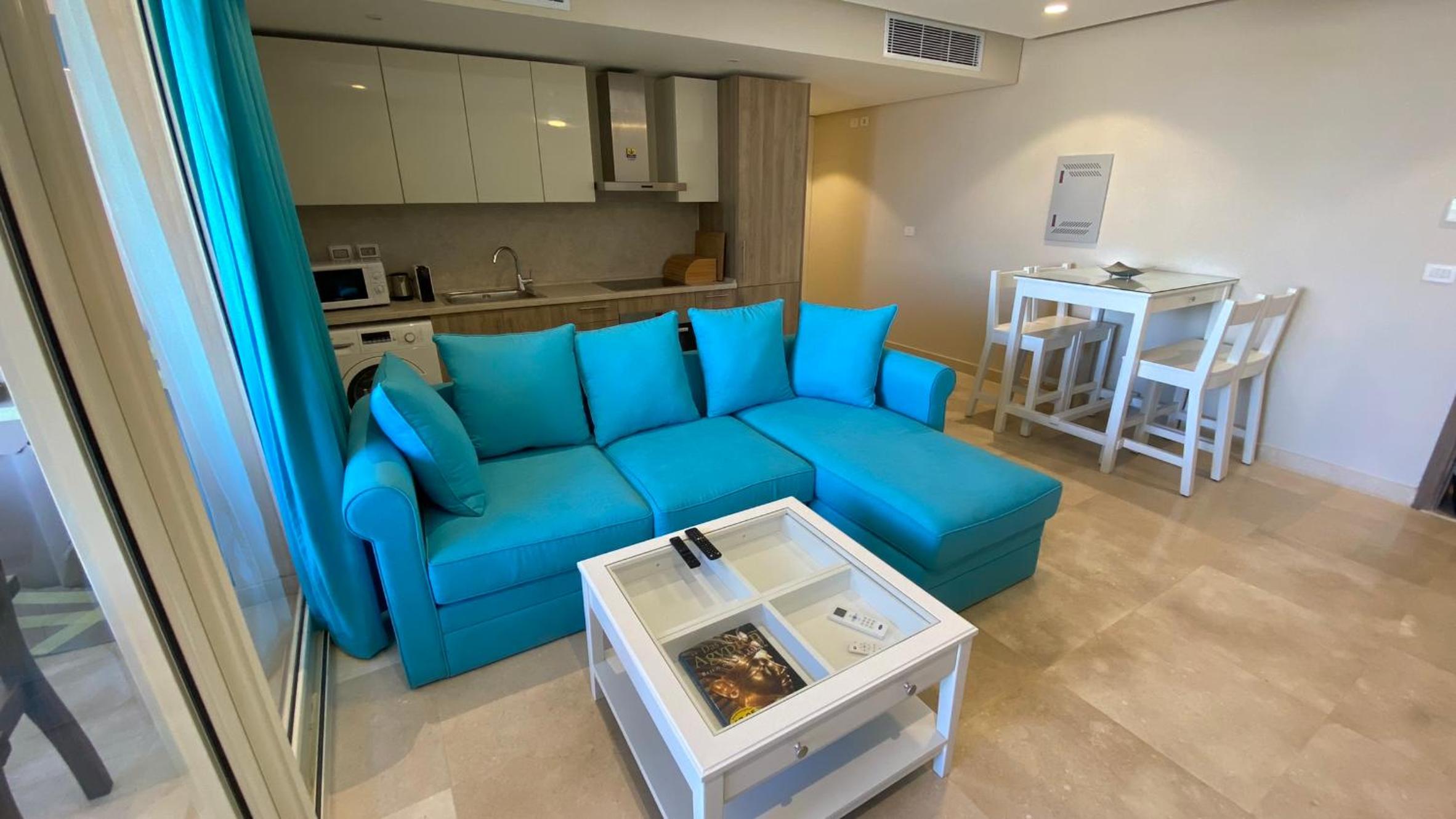 Modern apartment with great Pool & Beach access view 4
