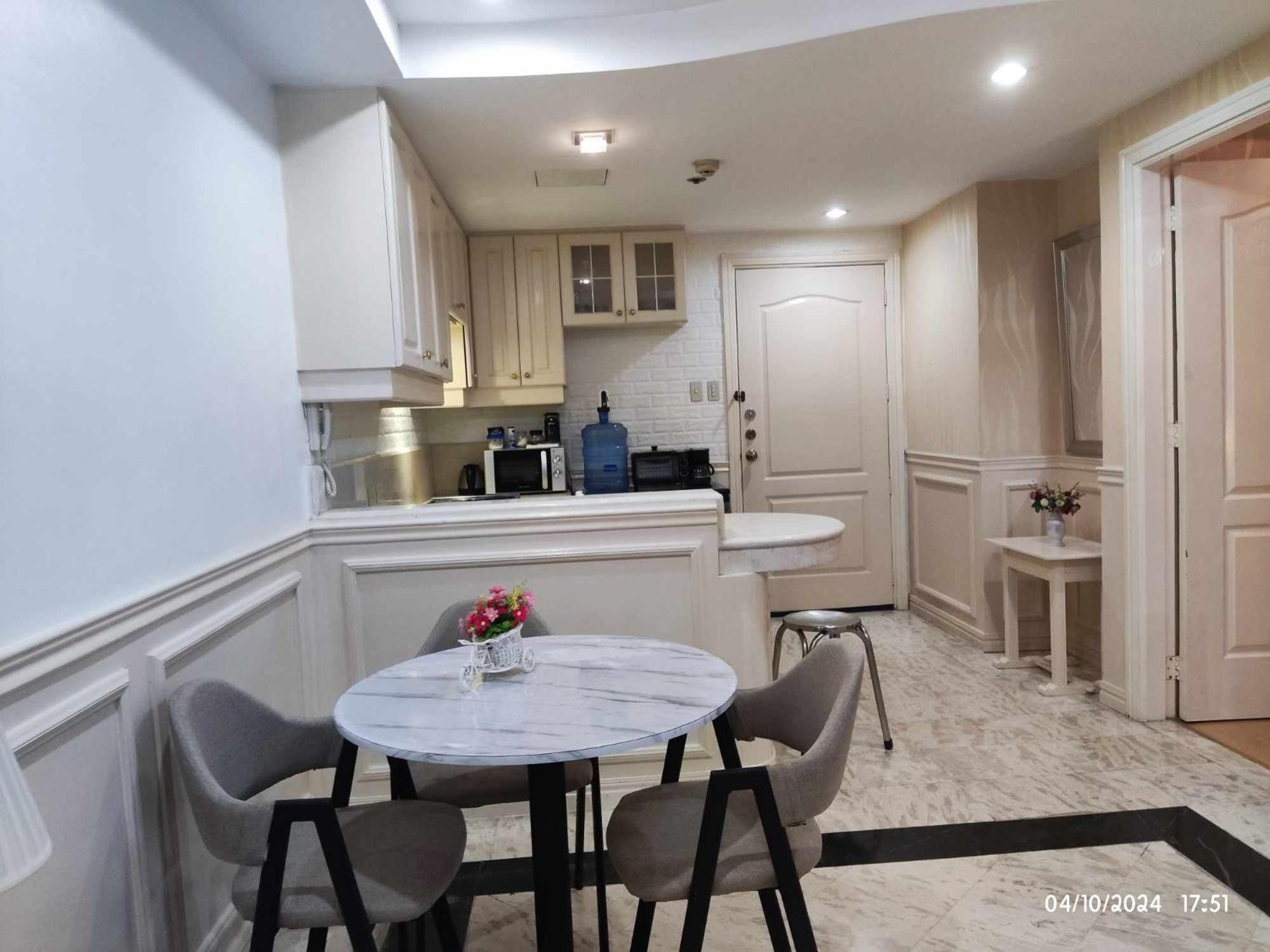 Condo With Balcony And Bayview In Malate, Manila view 3