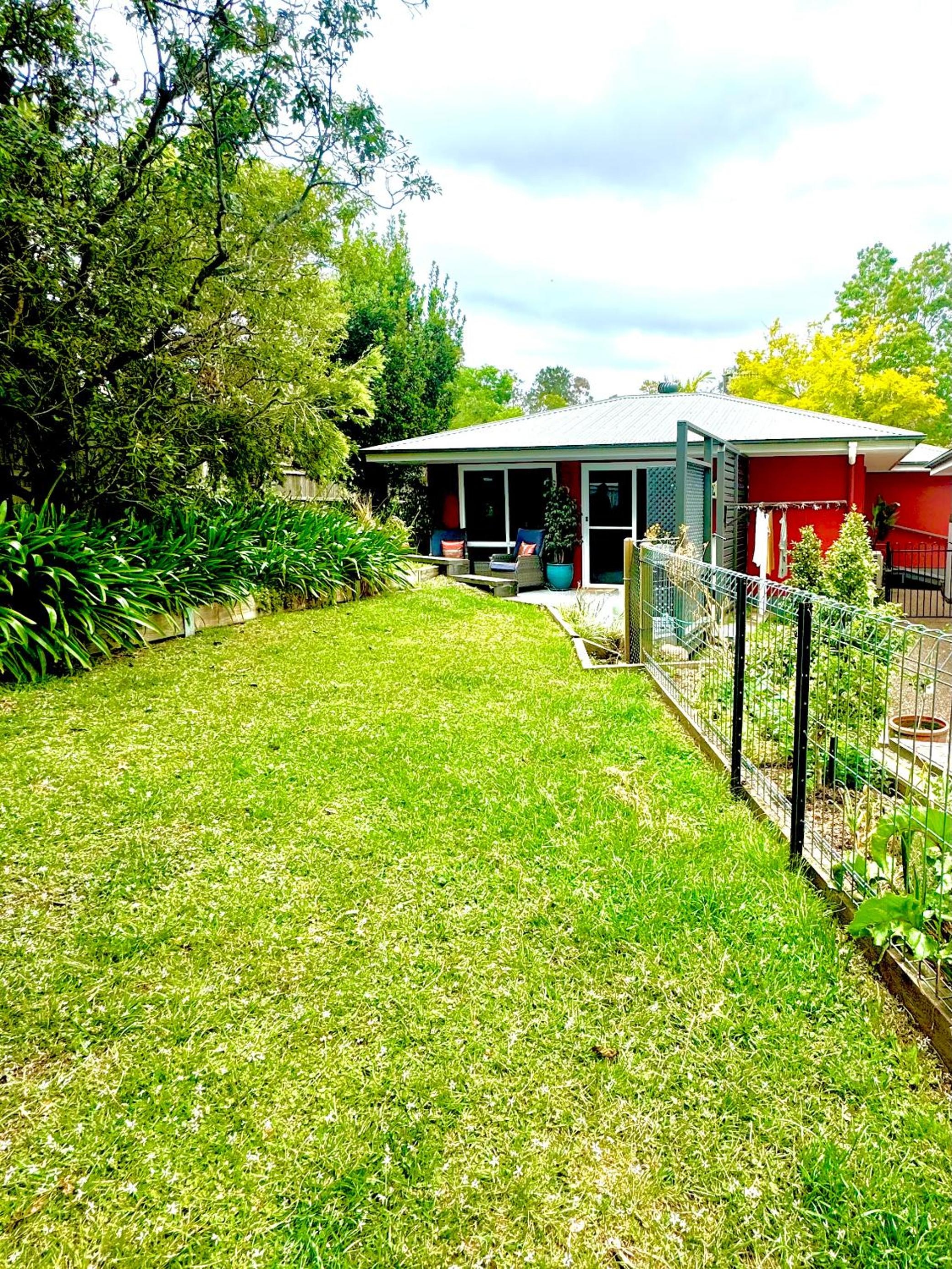 Milton Village Retreat - secluded comfort