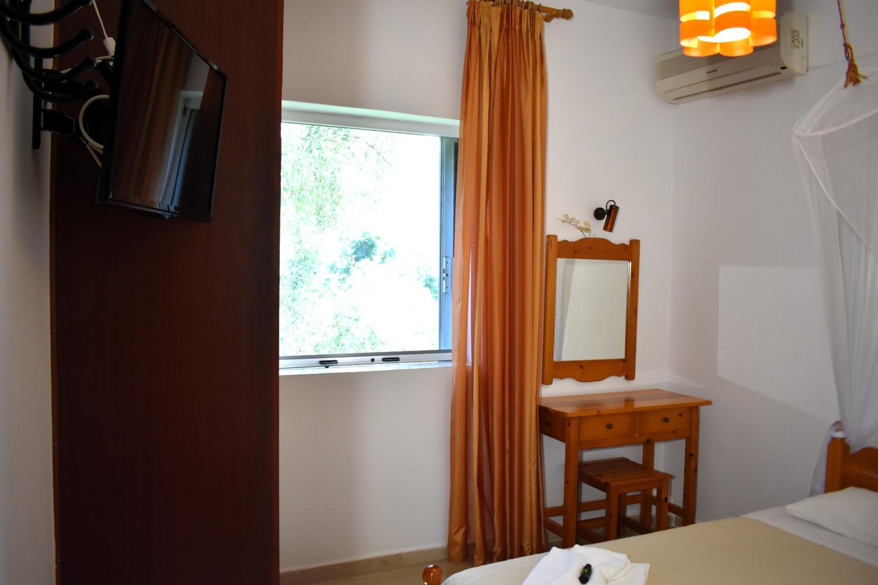 Kostas Apartments & studios