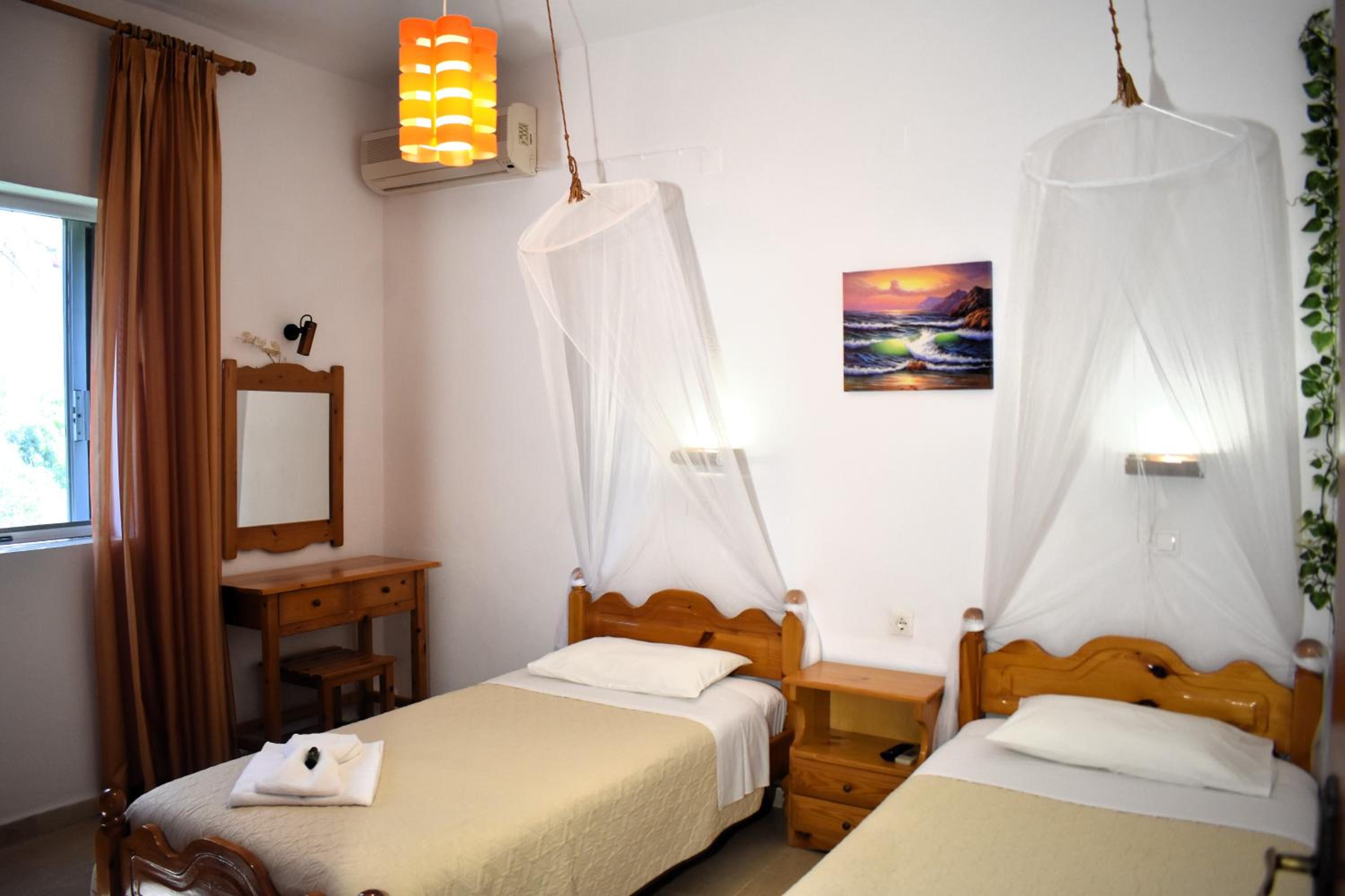 Kostas Apartments & studios
