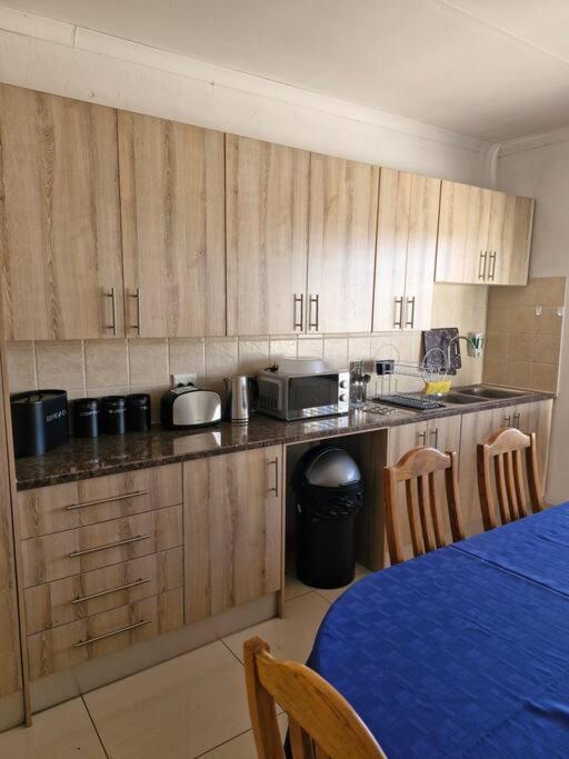 Royal Inn - Fully Furnished Self-Catering Apartments view 2
