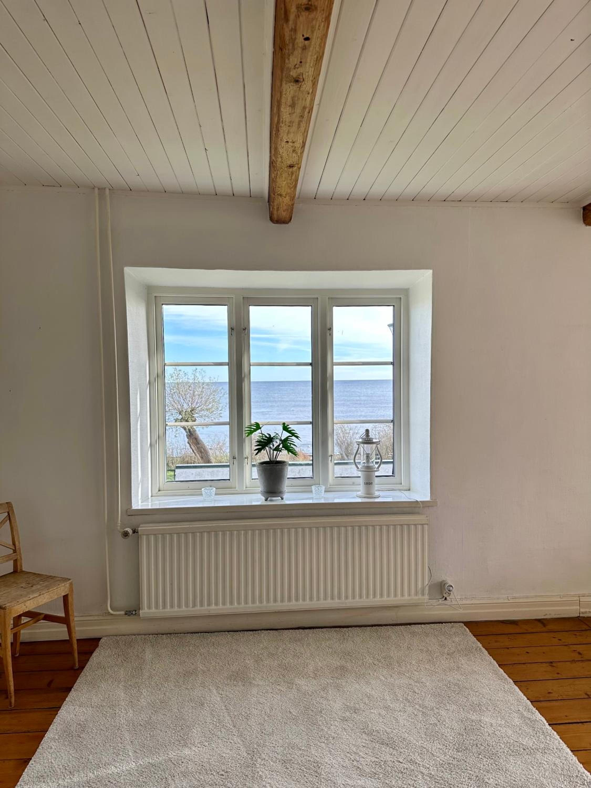 Strandnära hus Abbekås view 2