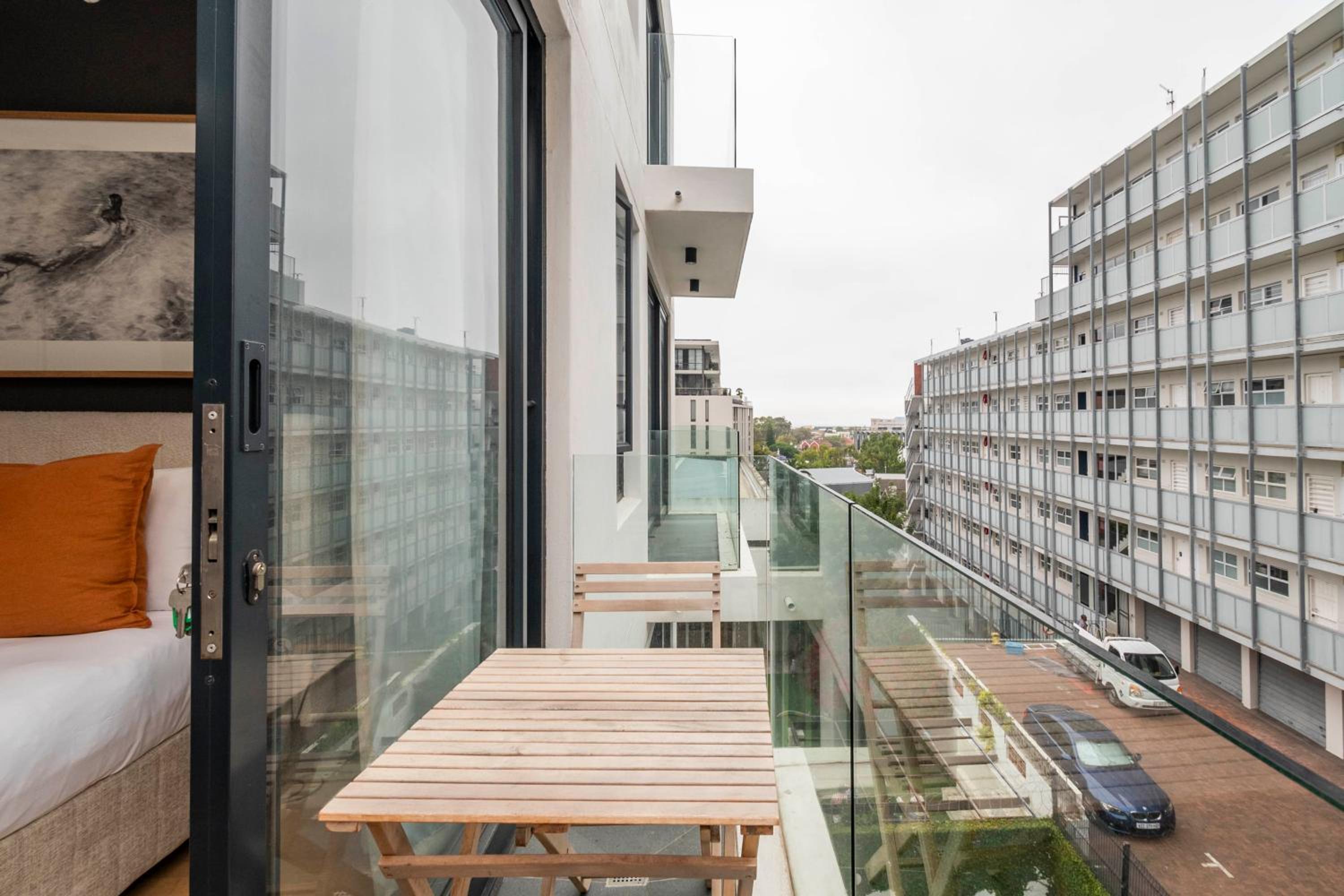 Elegant Green Point Apartment
