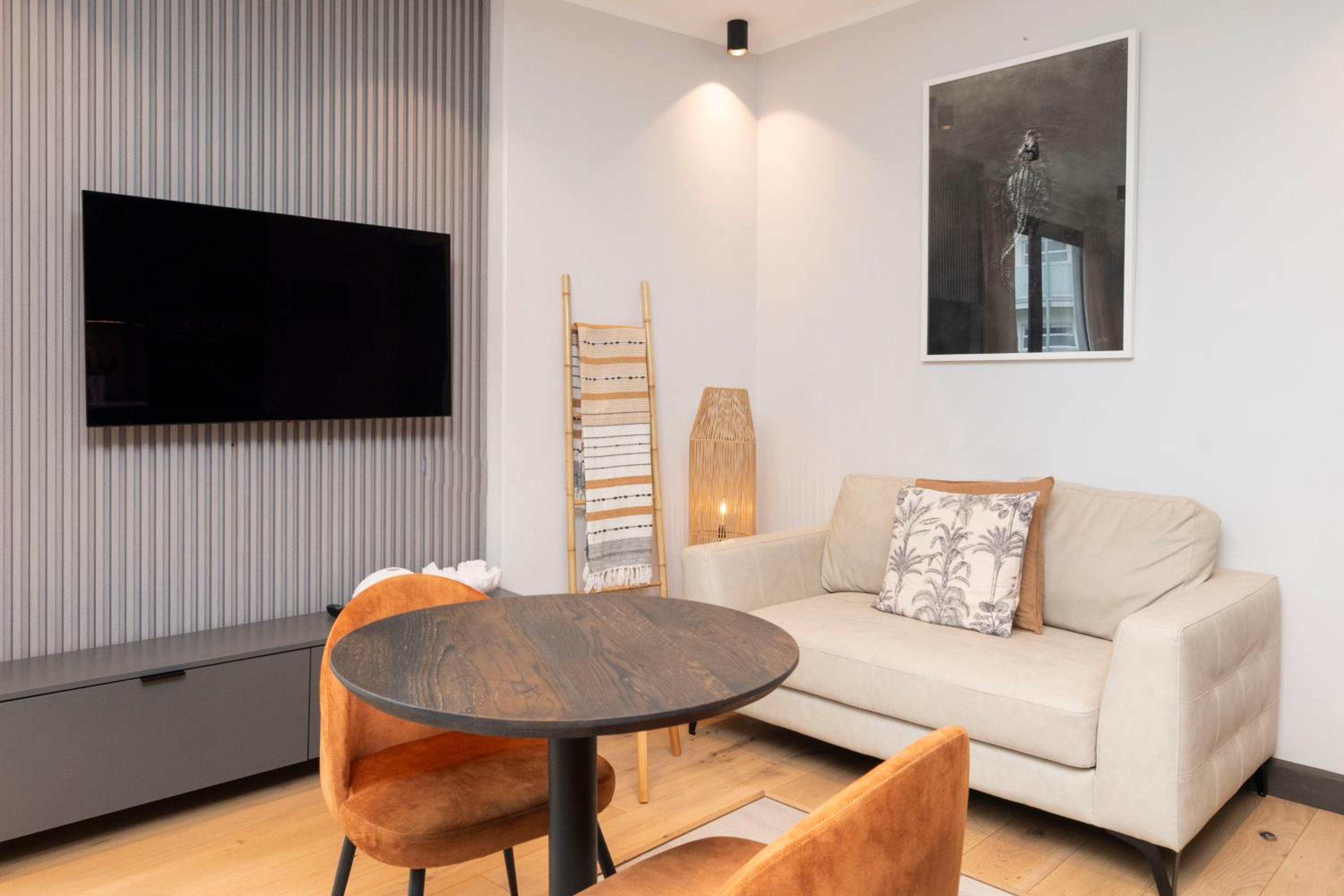 Elegant Green Point Apartment