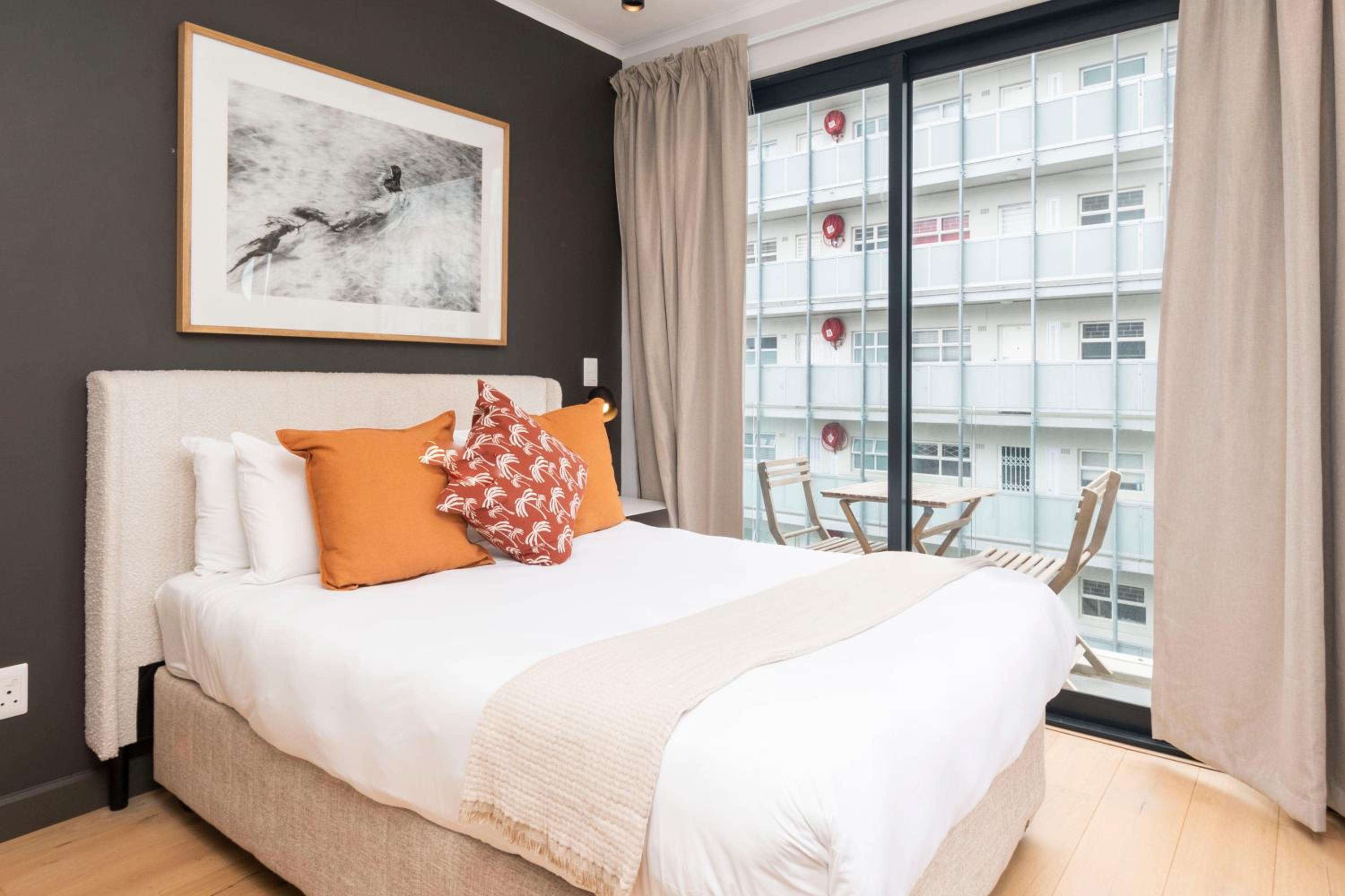 Elegant Green Point Apartment