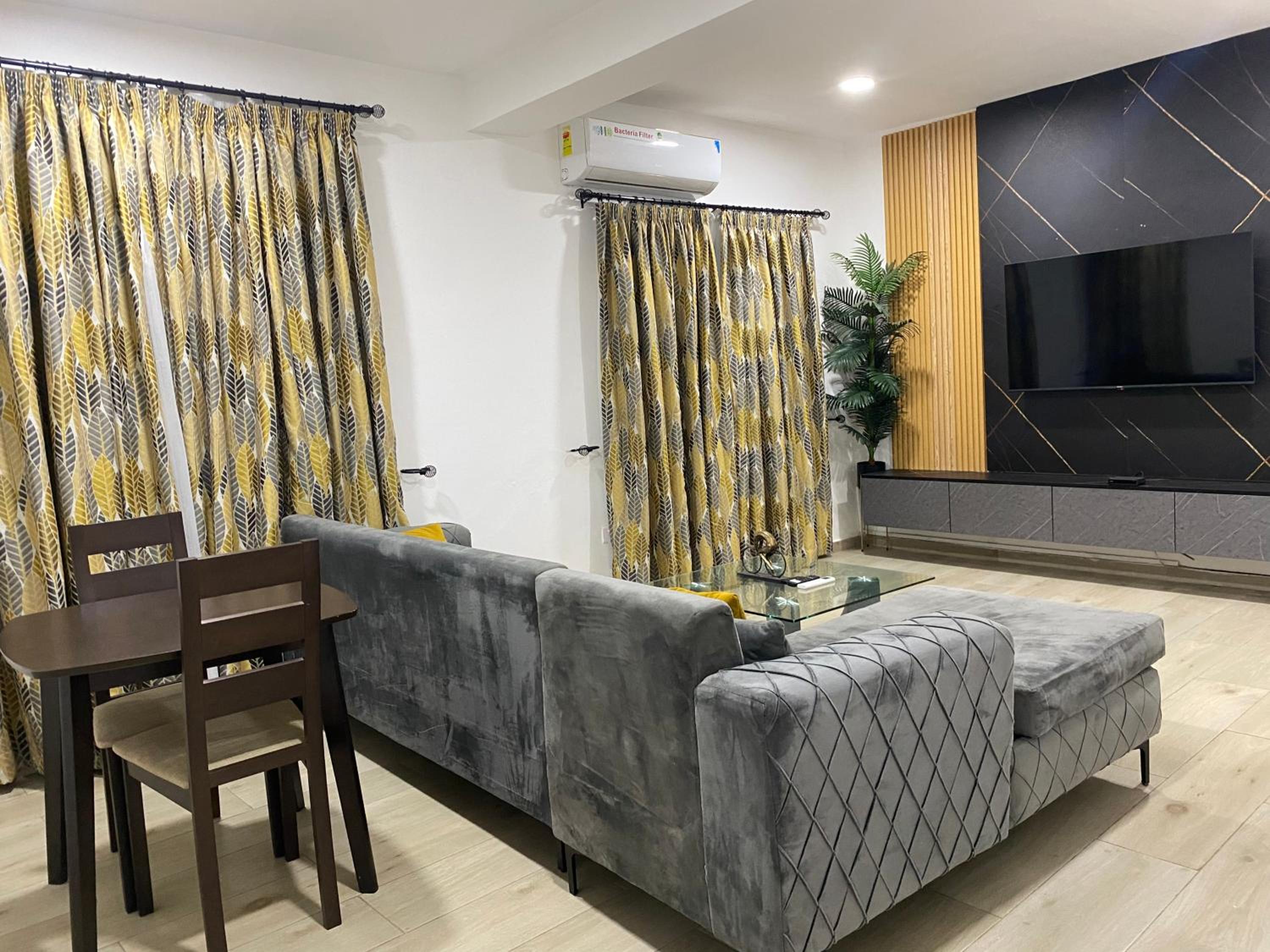 Cheryl 233 Boulevard view 2