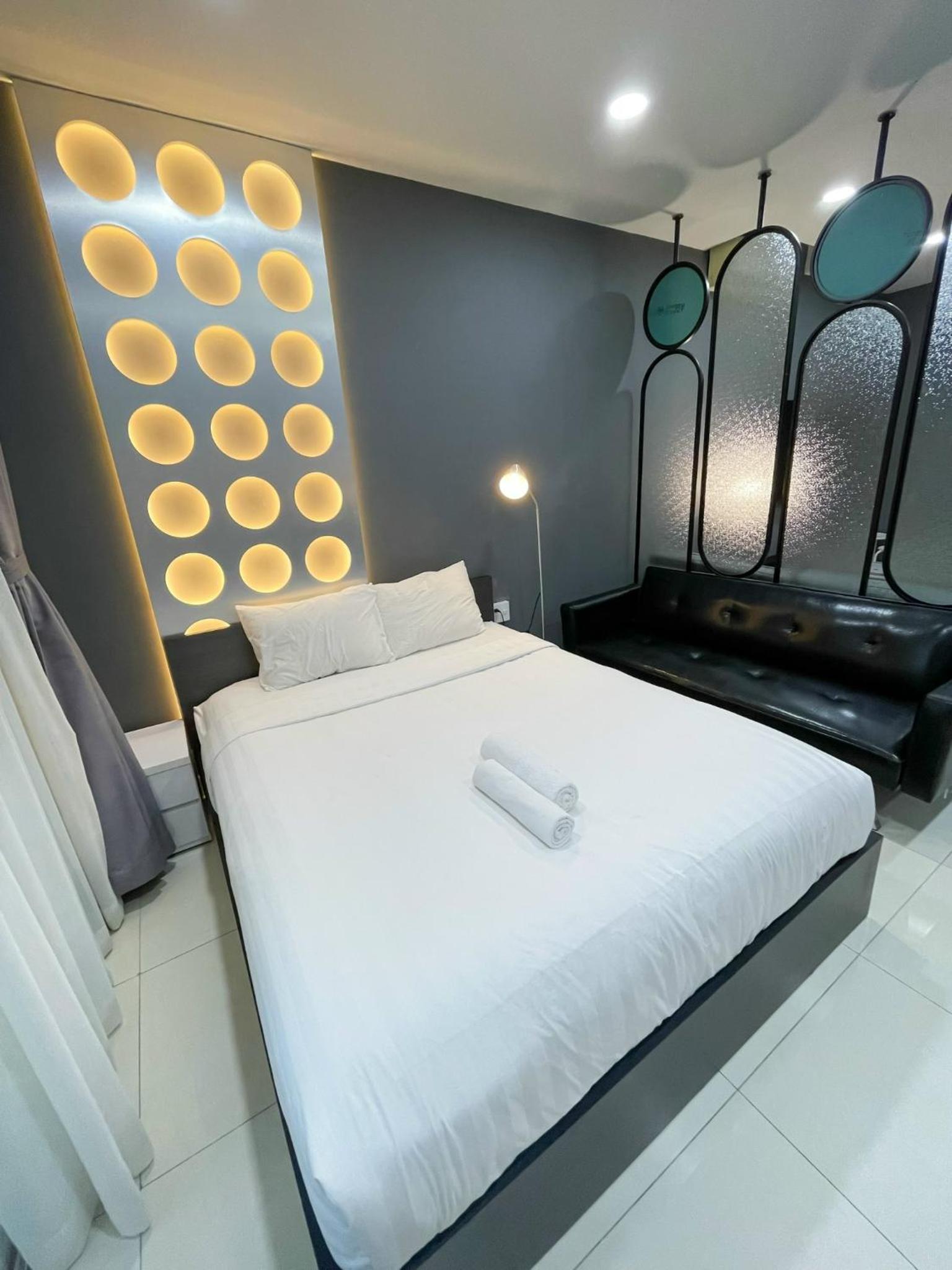 DOJI HOMES at Grand Riverside- FREE POOL