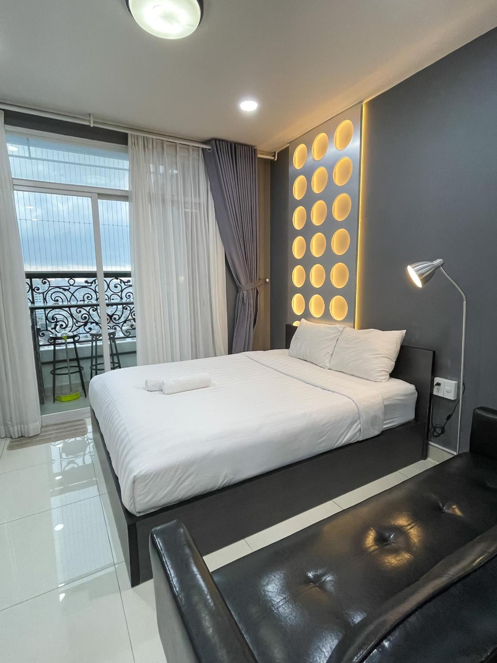 DOJI HOMES at Grand Riverside- FREE POOL