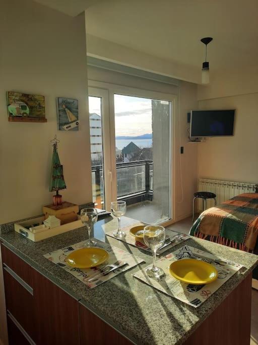 Nuevo Piso Céntrico con Hermosa Vista al lago y al Atardecer a 2 cuadras de Mitre 30 OFF