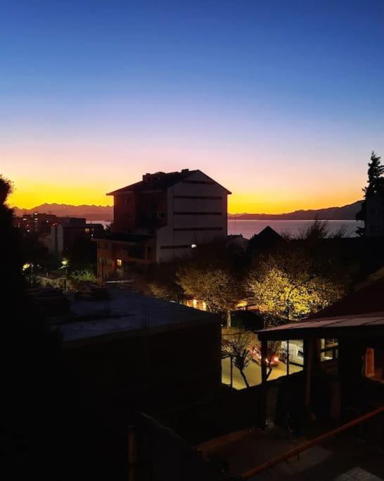 Nuevo Piso Céntrico con Hermosa Vista al lago y al Atardecer a 2 cuadras de Mitre 30 OFF