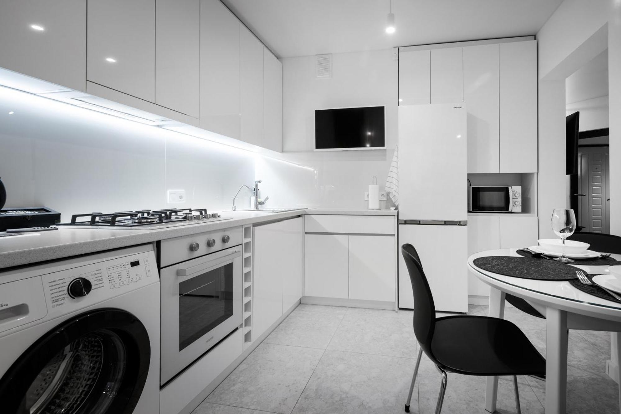 2 bedroom apartment in Century City with balcony view 2