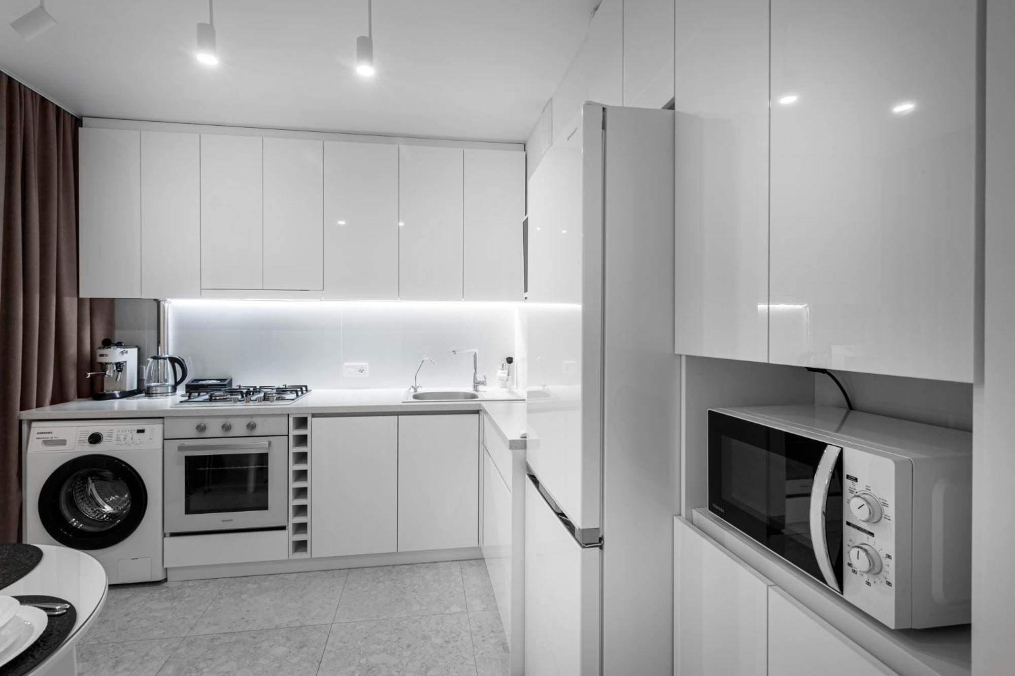 2 bedroom apartment in Century City with balcony view 3