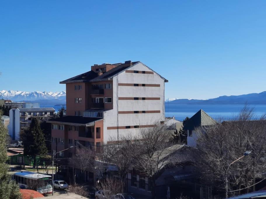 Nuevo Piso Céntrico con Hermosa Vista al lago y al Atardecer a 2 cuadras de Mitre 30 OFF